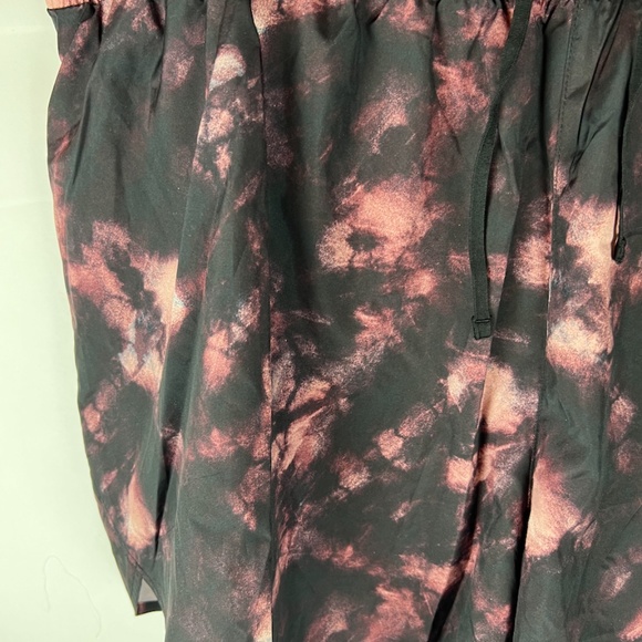 NWT: old navy Dolphin-Hem Run Shorts for Women (4X) - Picture 7 of 14